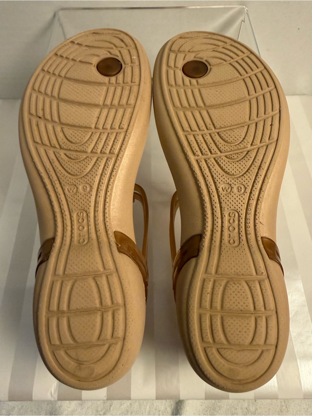 Crocs Isabella T-Strap Sandals Bronze/Tan Women’s Size 9 Lightweight Comfort - Picture 6 of 7
